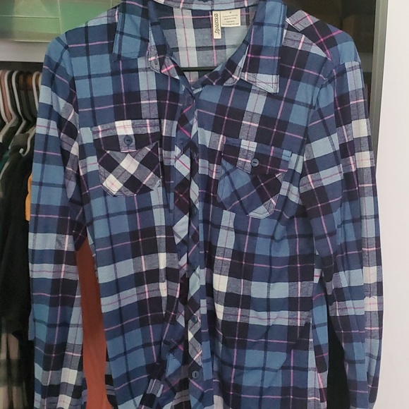 Button down - Picture 2 of 2